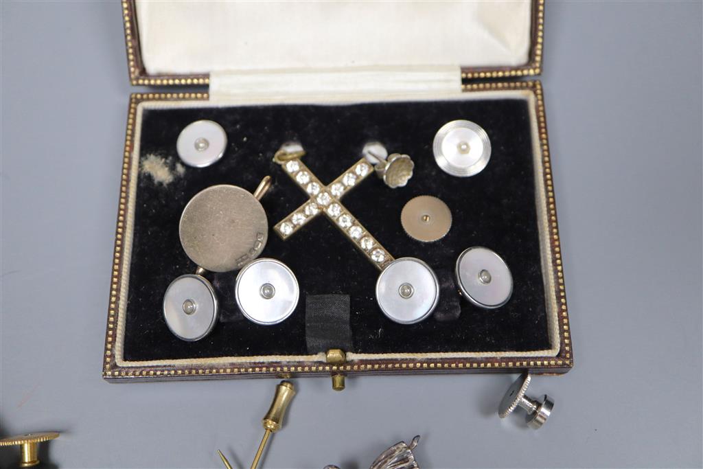 Mixed jewellery etc. including paste set cross and crescent brooch, cufflinks, lighter, a silver brooch and tennis player.